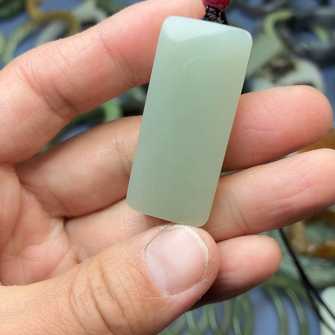 和田玉未镶嵌颈饰新疆料，20×45mm