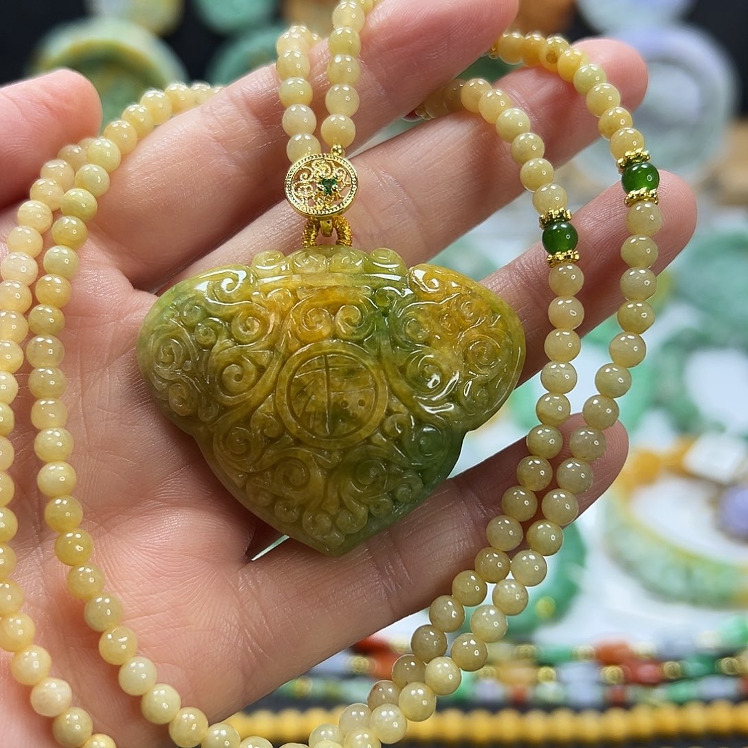 翡翠未镶嵌颈饰吊坠