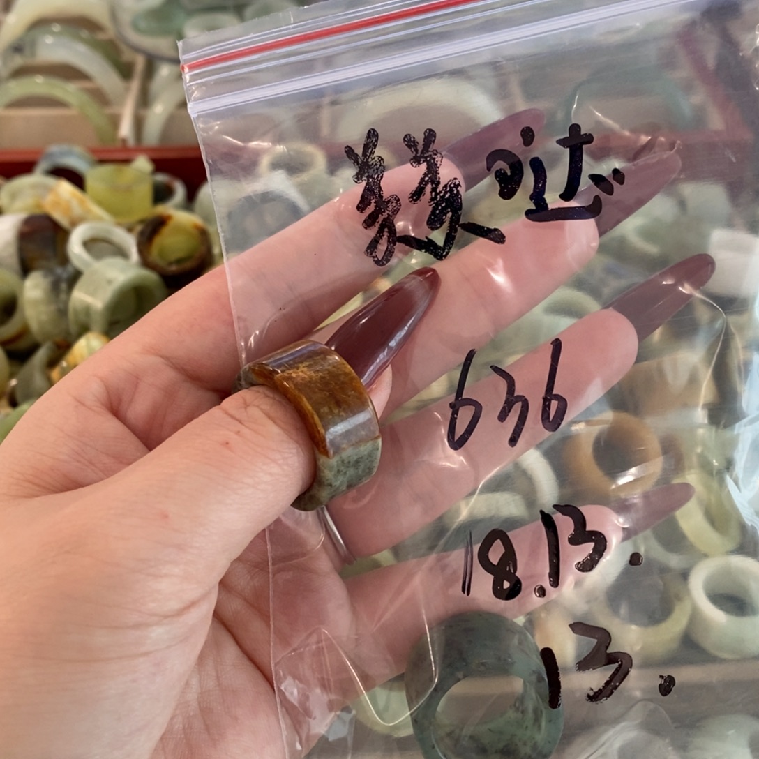 美***哒蛇纹石玉未镶嵌戒指