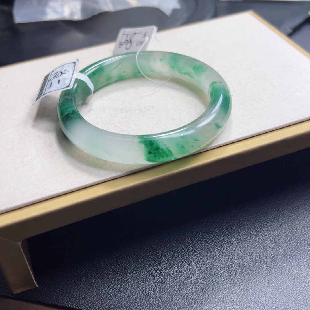 石英质玉手镯未镶嵌56.57