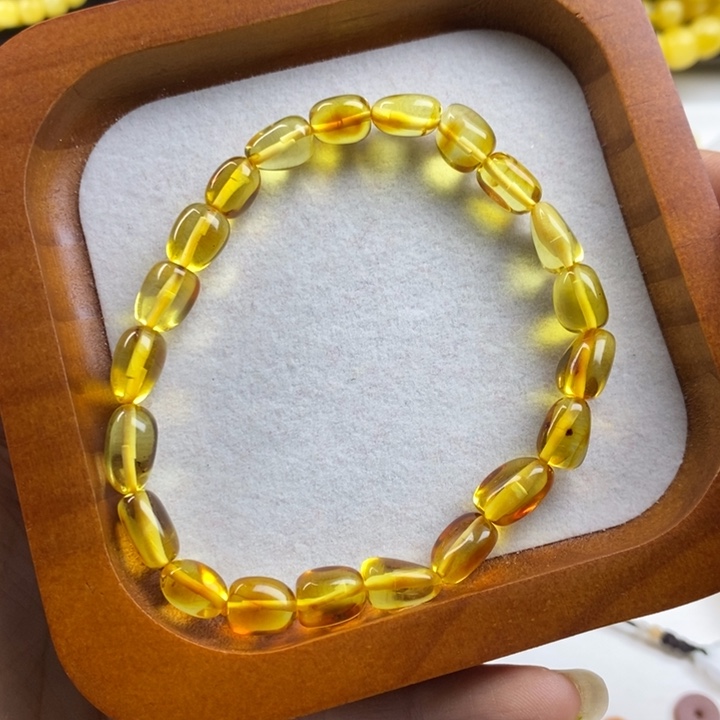 蜜蜡裸石未镶嵌花珀，微瑕，5.8g