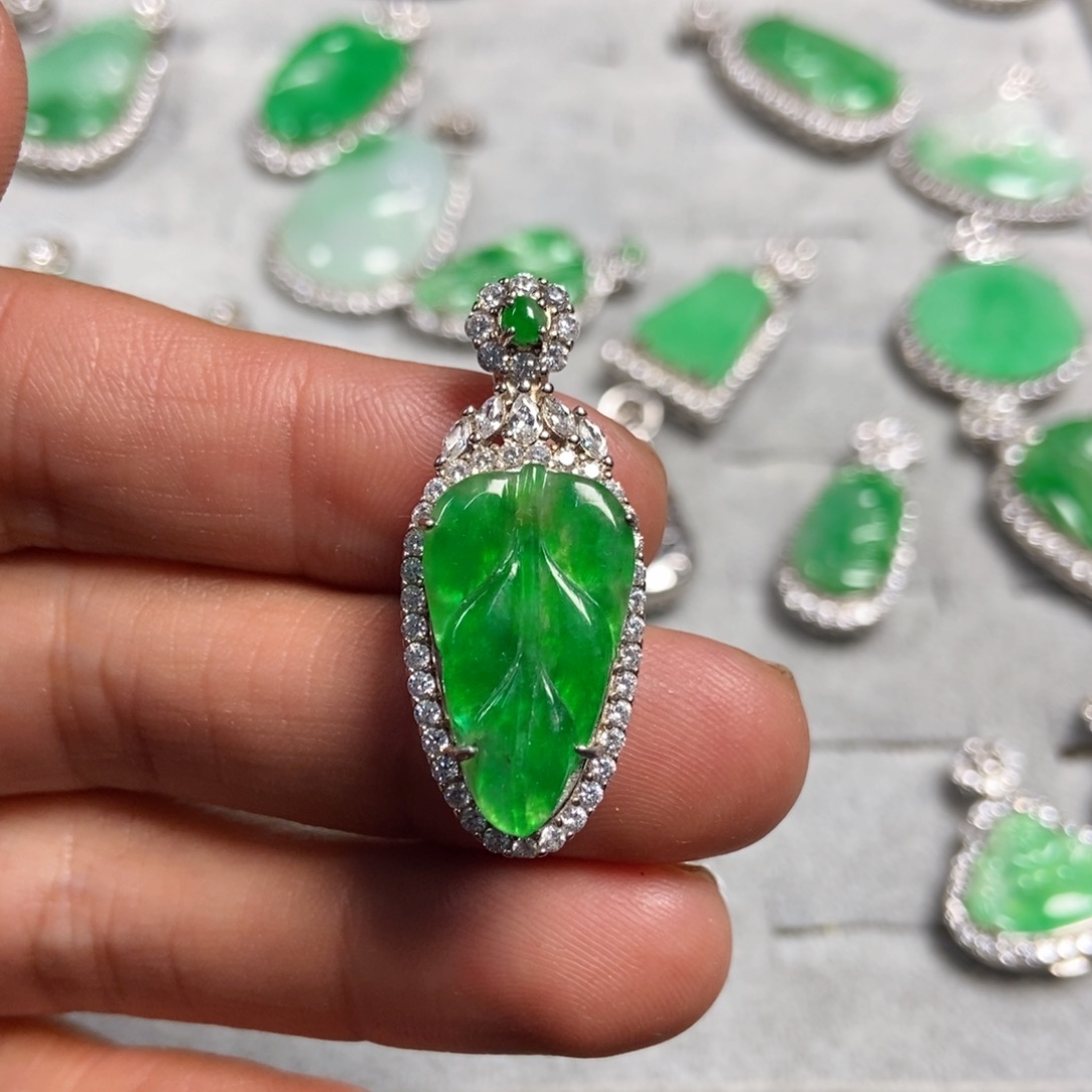 翡翠颈饰未镶嵌叶子