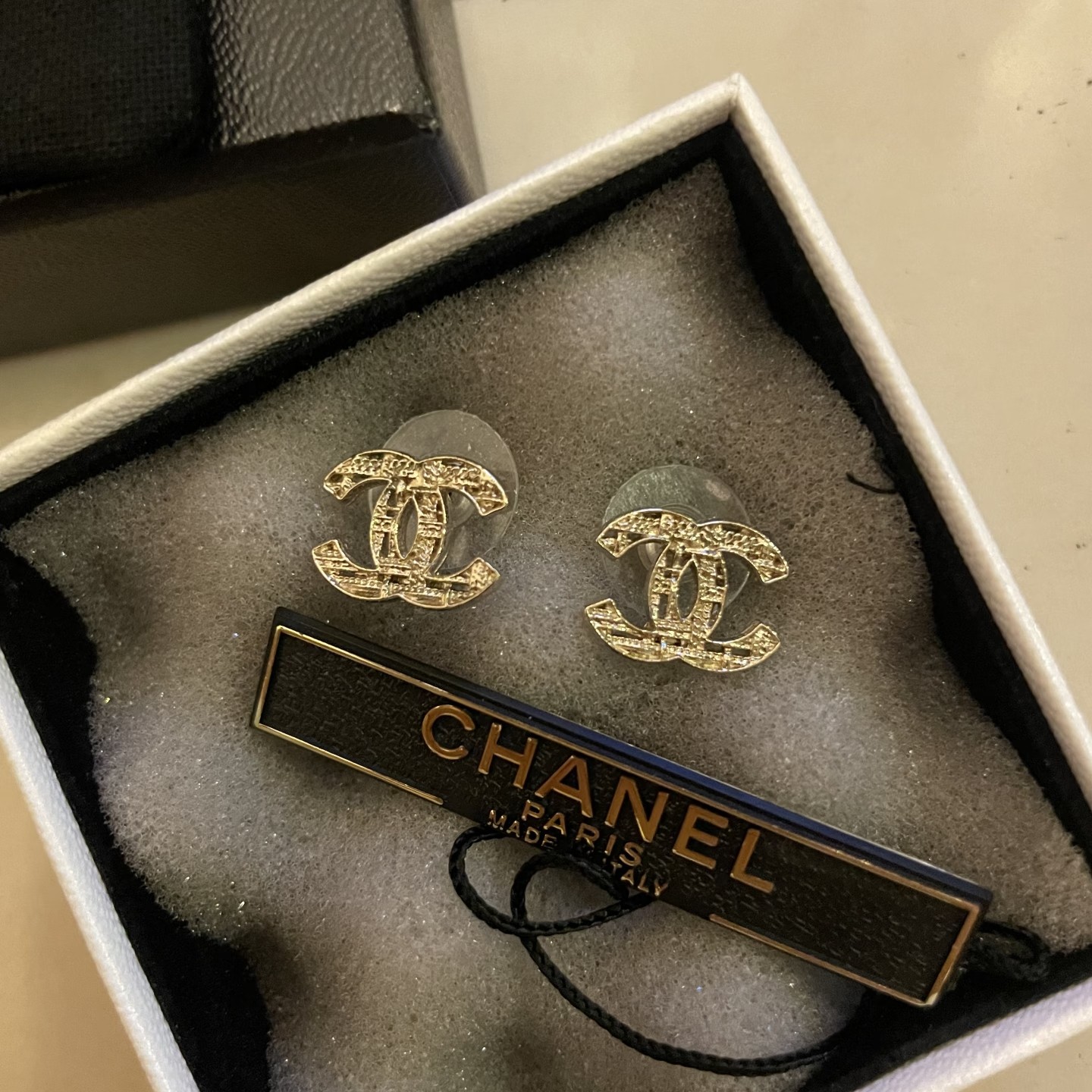 未使用 Chanel/香奈儿 香槟金双c浮雕镂空耳钉