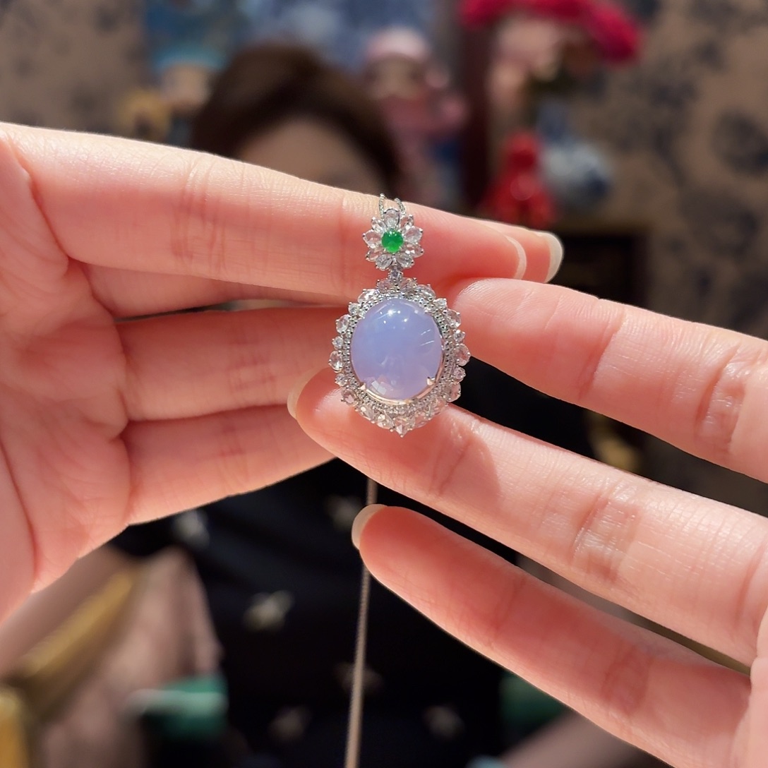 翡翠吊坠(赠链)18K金镶嵌吊坠