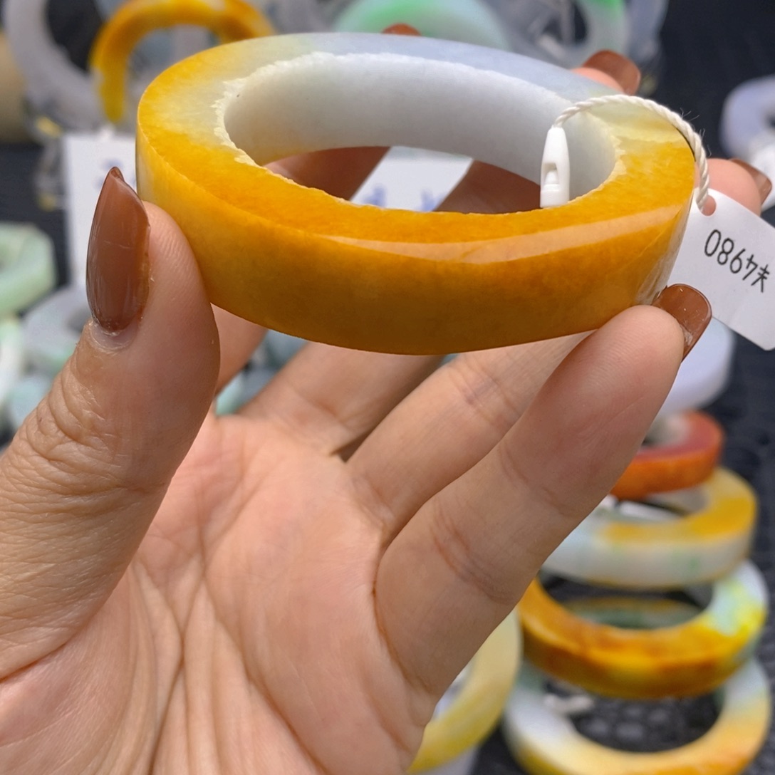 定制翡翠未镶嵌翡翠手镯