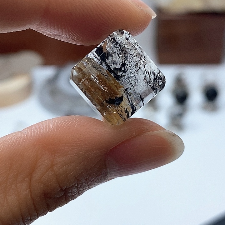 水晶颈饰未镶嵌黄泥散墨