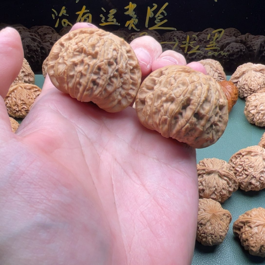 核桃把件好**见43全品球白狮子