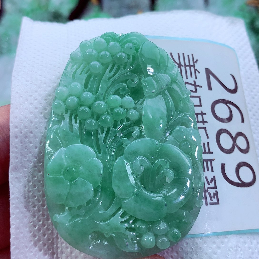 吊坠(不含链)未镶嵌翡翠