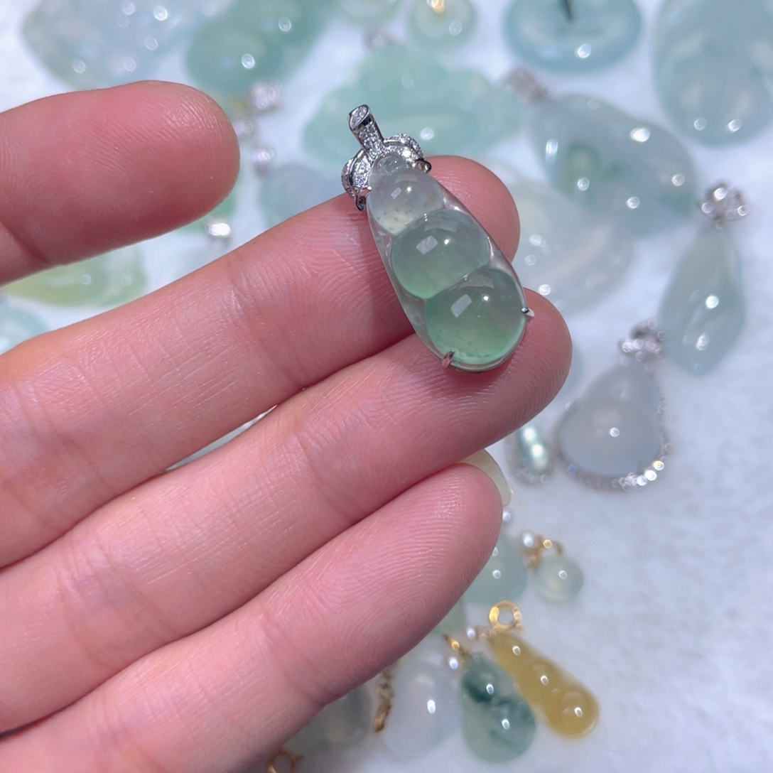 翡翠18K金镶嵌颈饰翡翠