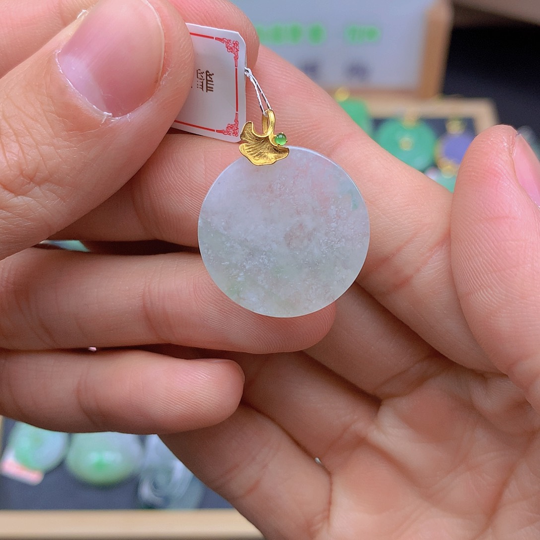 翡翠颈饰18K金镶嵌翡翠