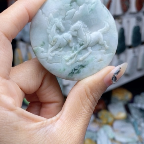 翡翠颈饰未镶嵌翡翠