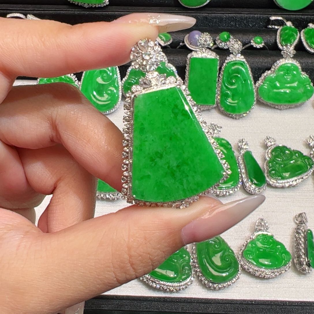 翡翠18K金镶嵌吊坠(不含链)