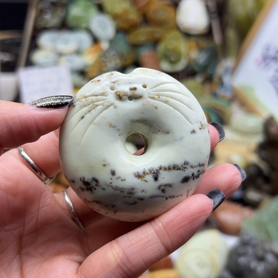 穿***期未镶嵌岫玉颈饰辽阳料水草猫圈