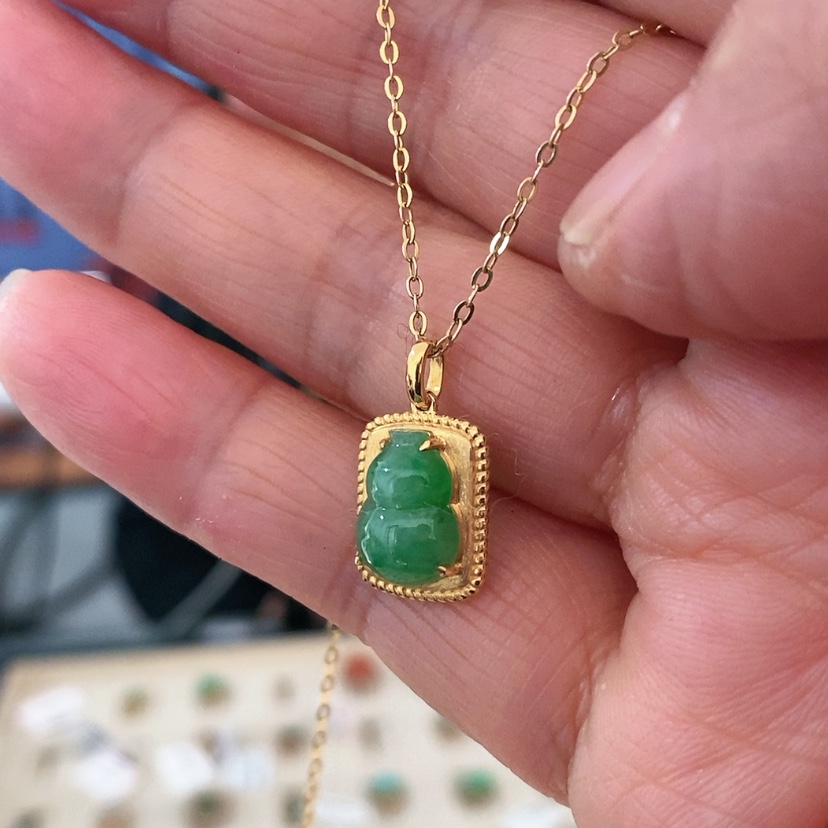 【闪购商品】颈饰18K金镶嵌翡翠