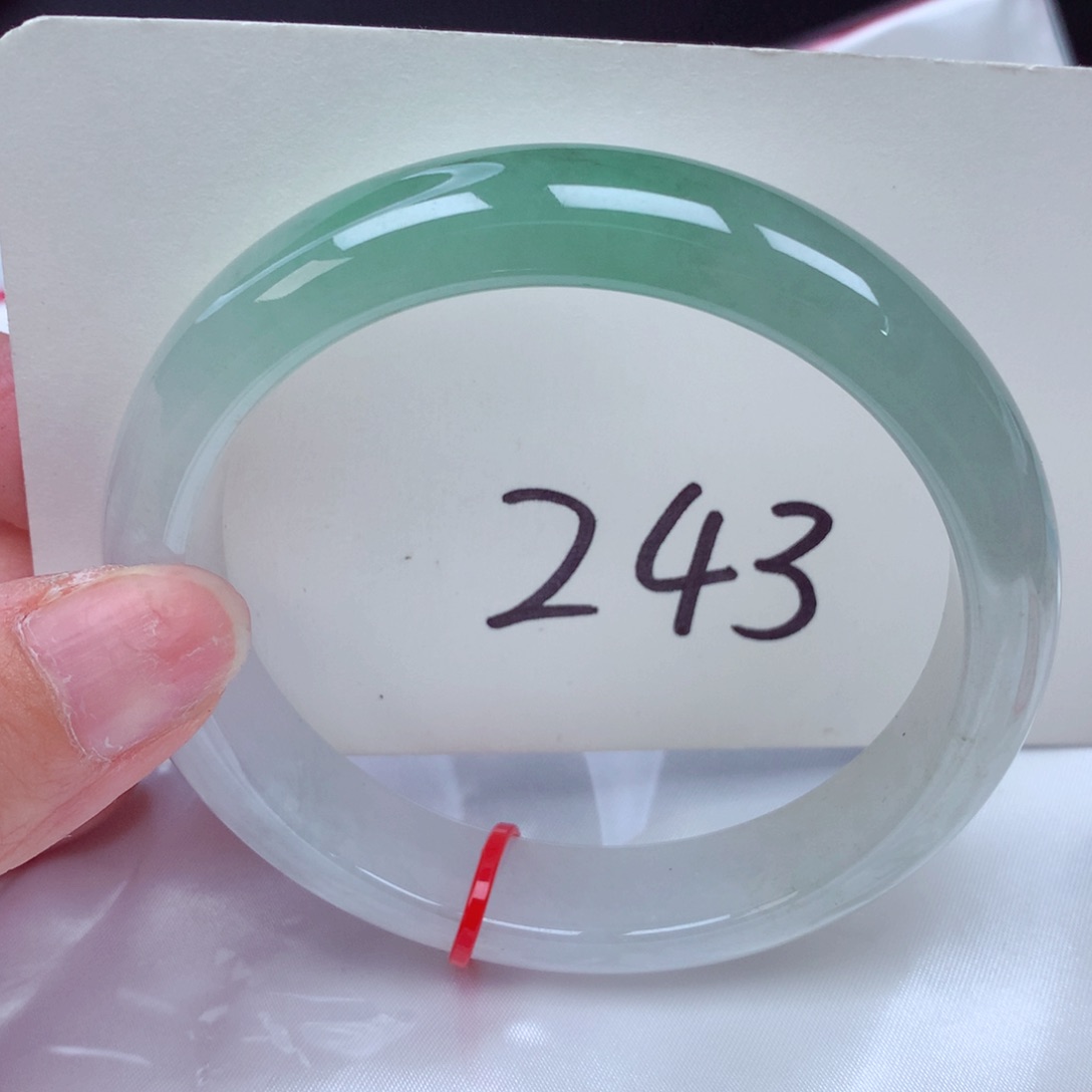 翡翠未镶嵌手镯翡翠