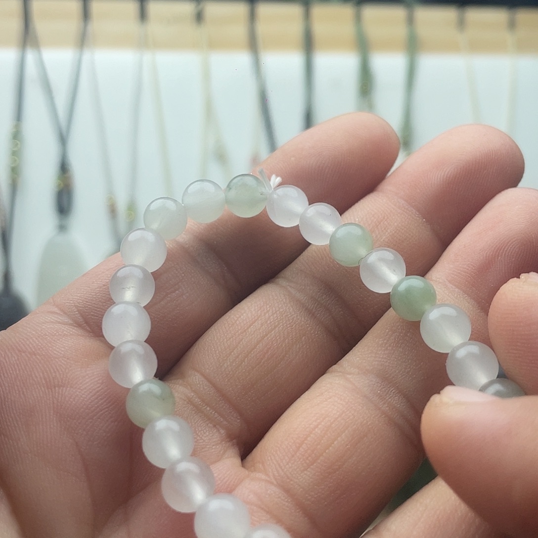 石英质玉未镶嵌颈饰