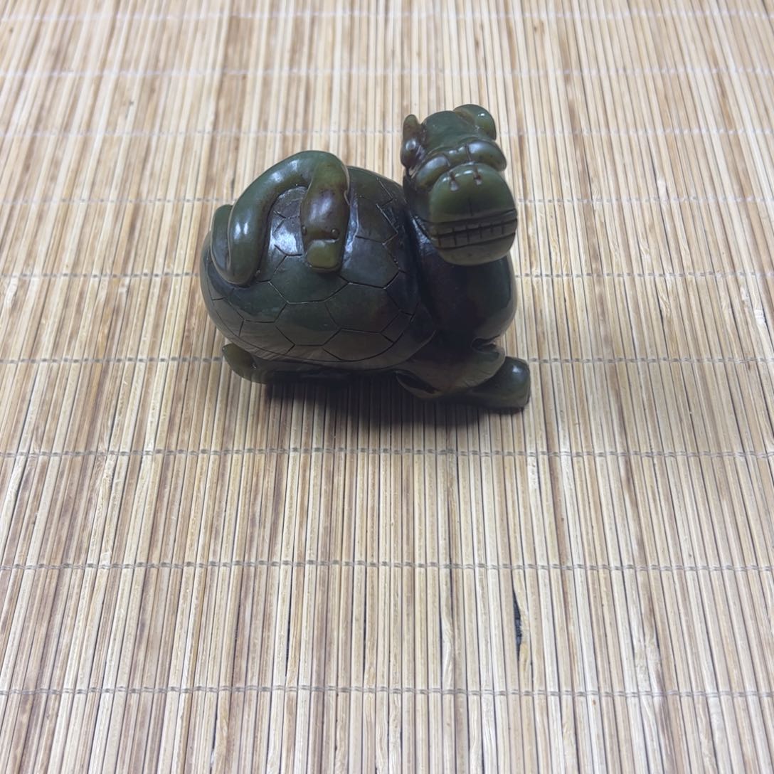 和田玉未镶嵌把件