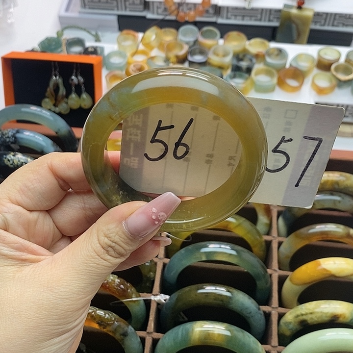 蛇纹石玉手镯合金