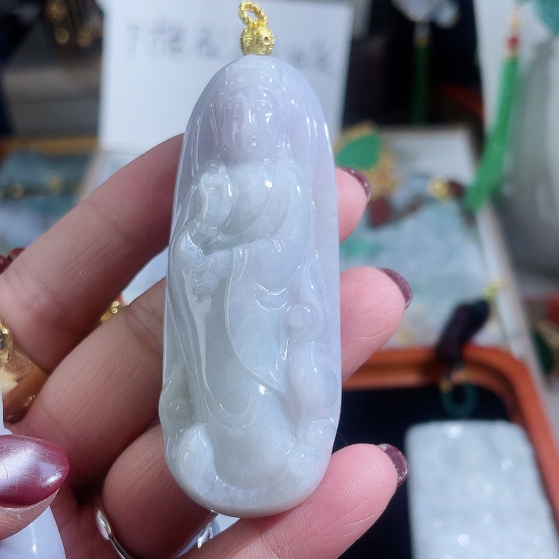 翡翠颈饰未镶嵌翡翠站观音