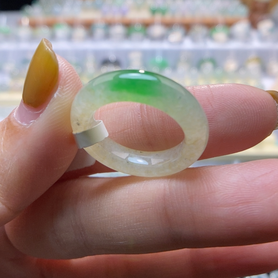 翡翠未镶嵌戒指13号飘绿