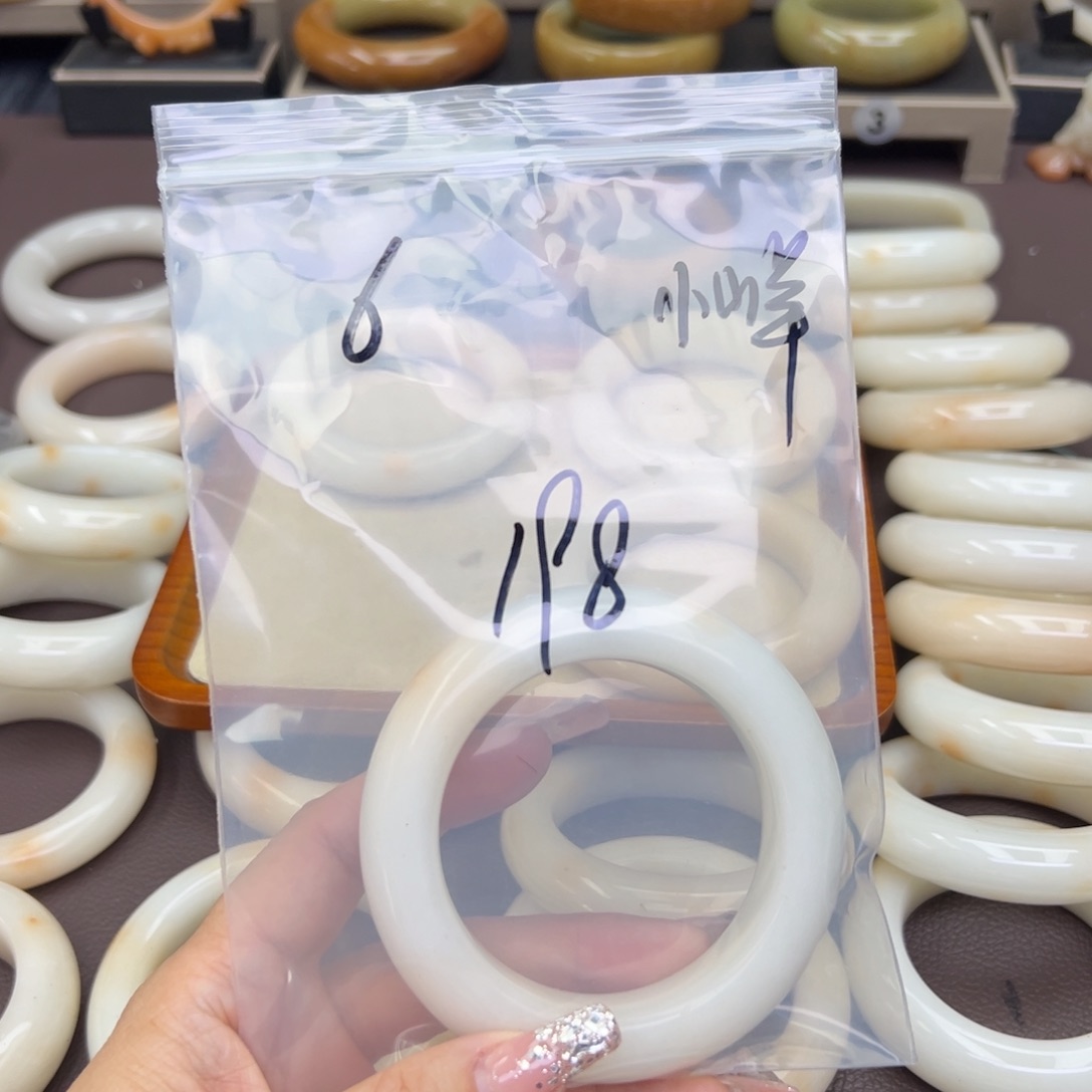 石英质玉手镯未镶嵌小****头