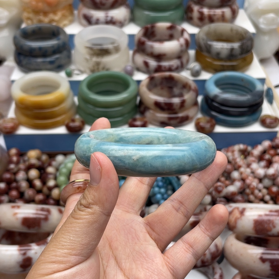 石英质玉（佘太翠）未镶嵌手镯