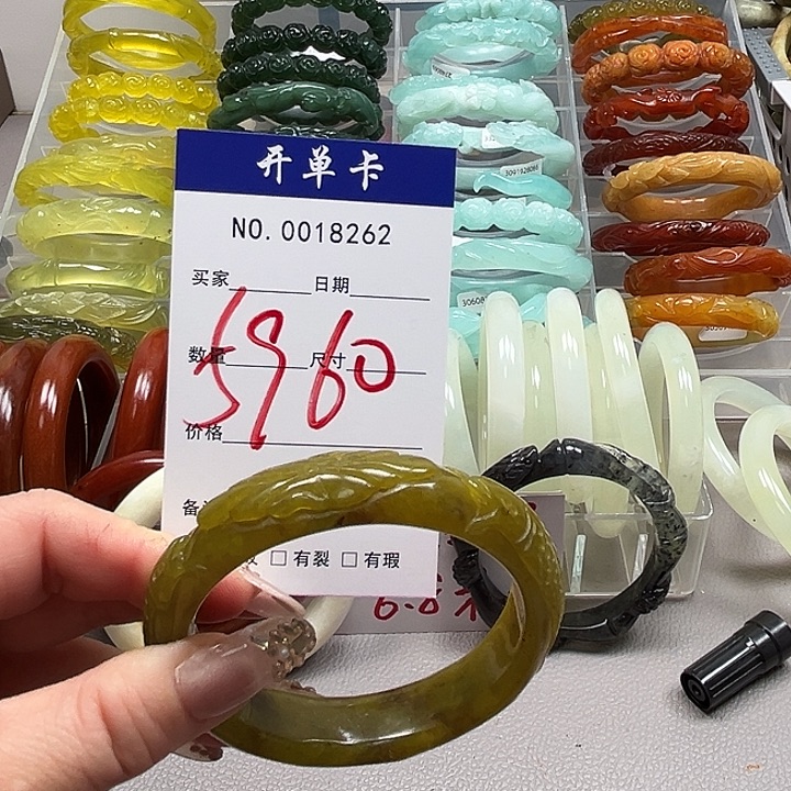 蛇纹石玉未镶嵌手镯