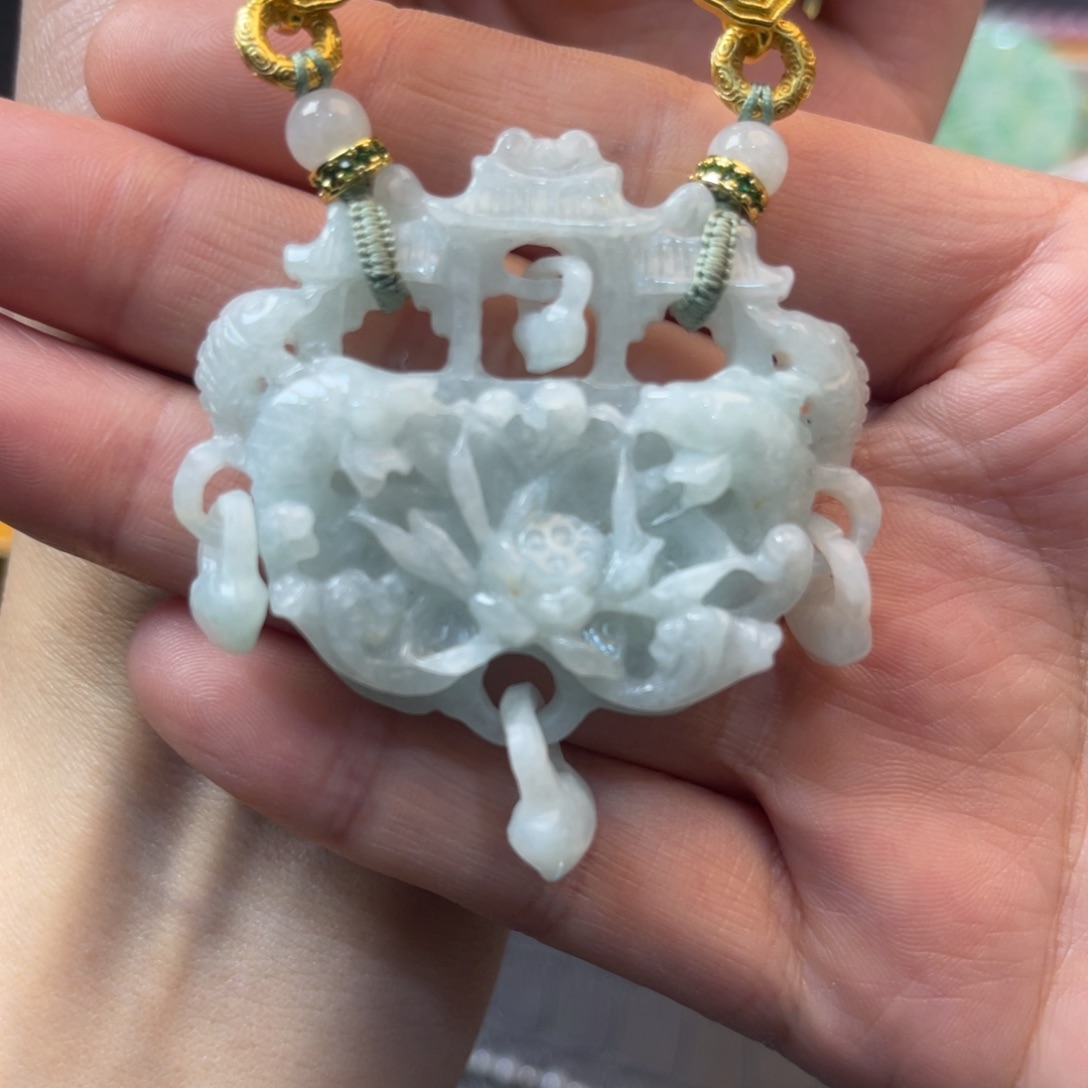 翡翠颈饰未镶嵌吊坠