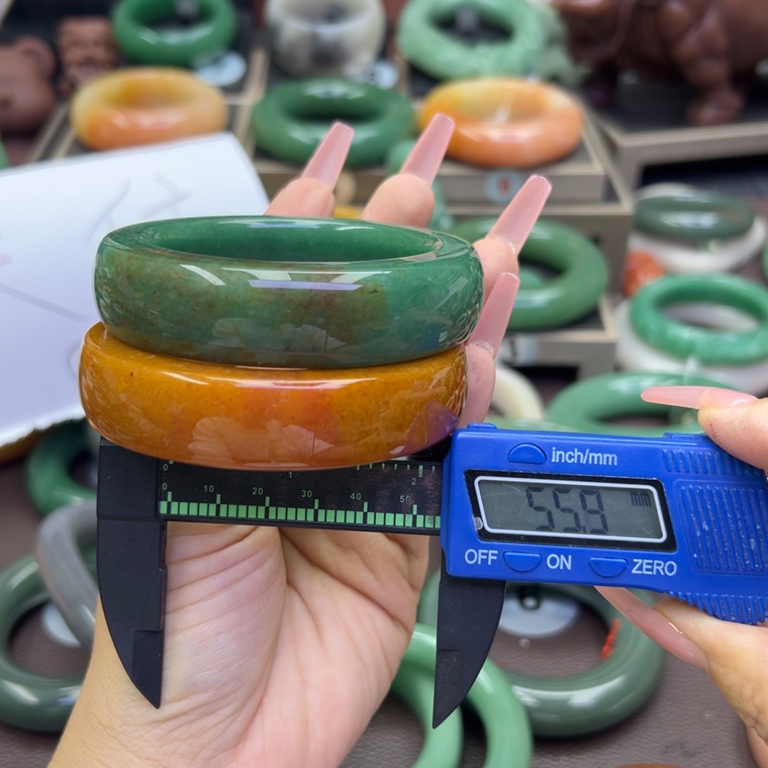 未镶嵌手镯石英岩玉