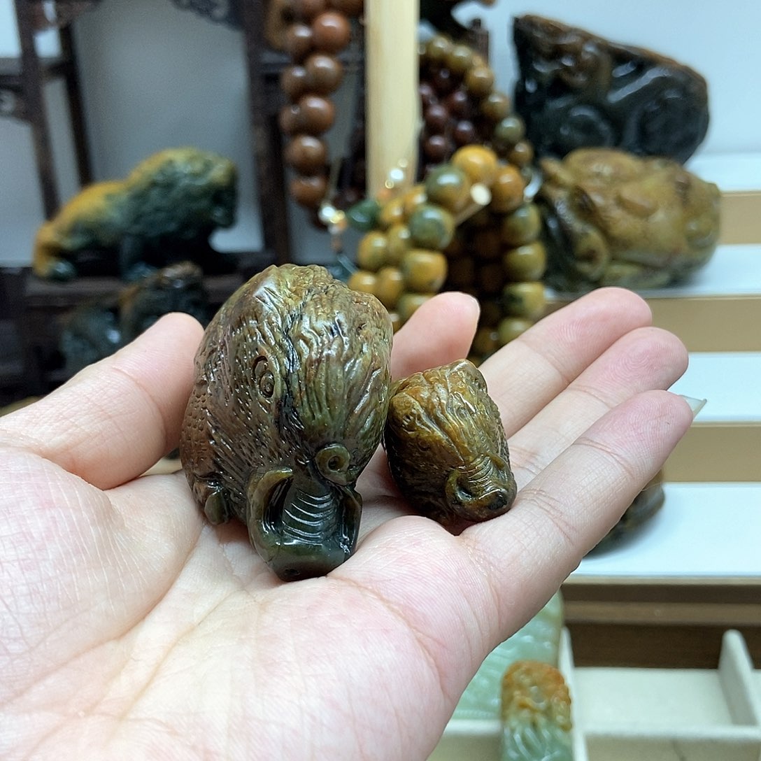 岫岩河磨玉（透闪石质玉）把件未镶嵌西*