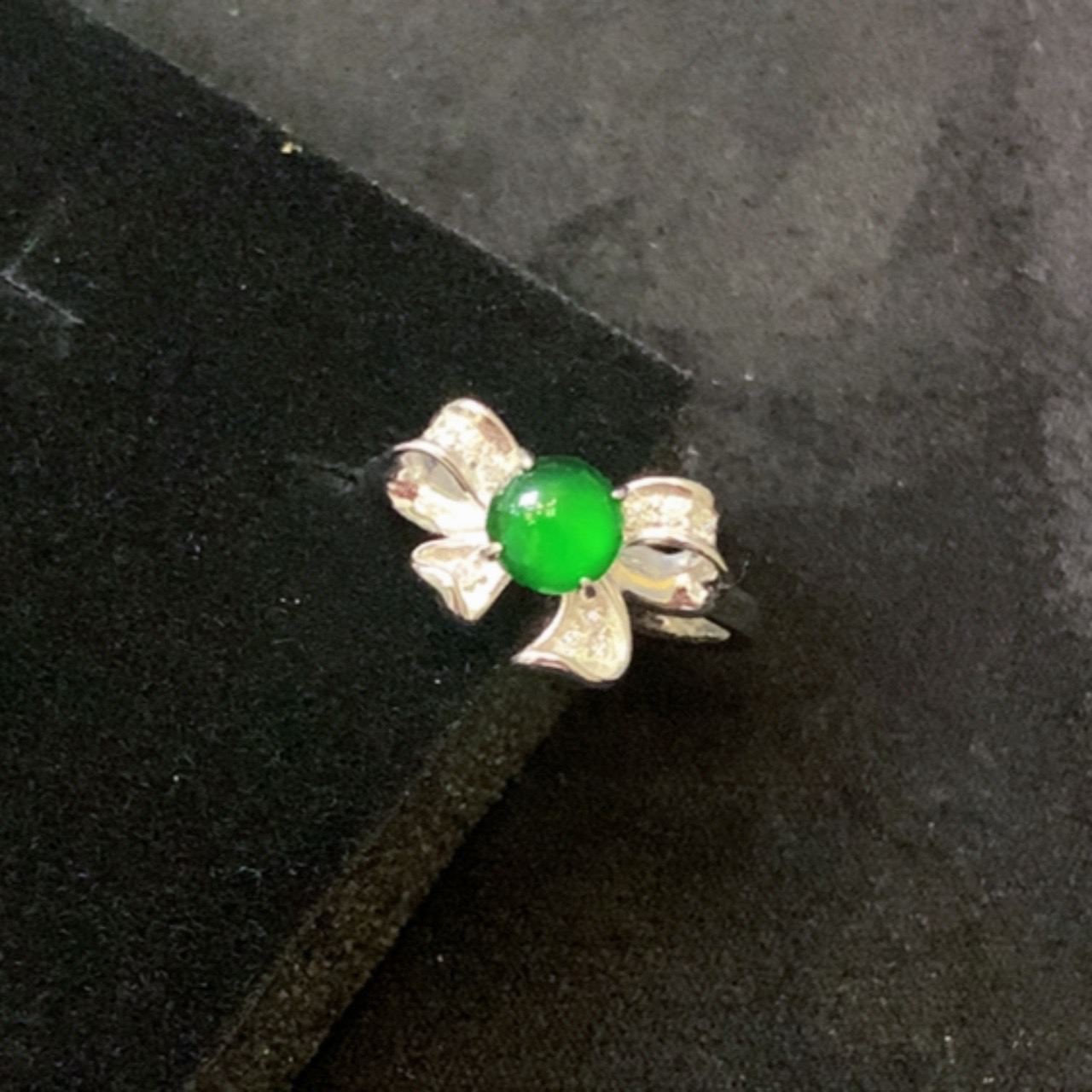 天然翡翠a货戒指蝴蝶结