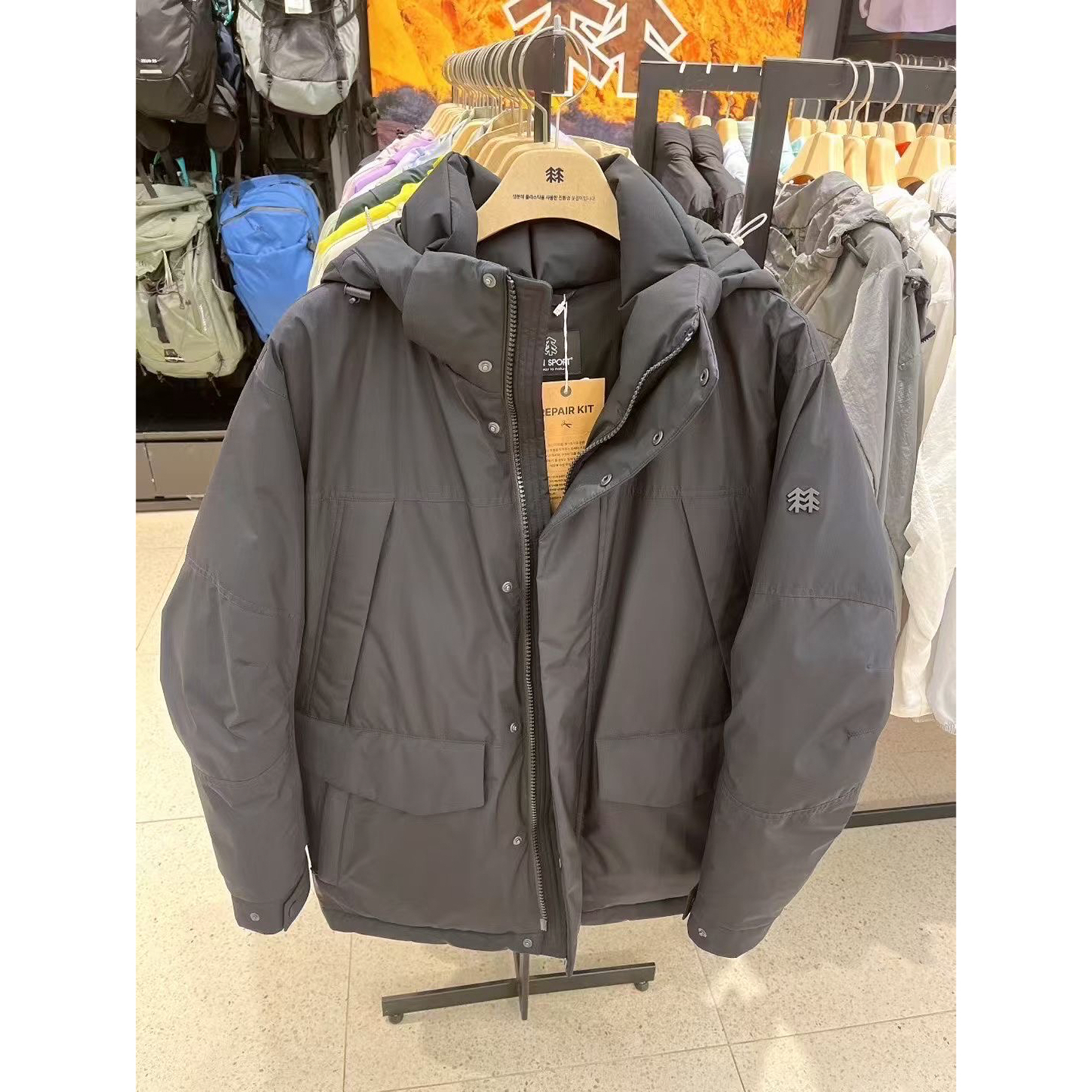 KOLON SPORT/可隆GORE-TEX鹅绒高端系列3D金属标耐寒连帽羽绒服