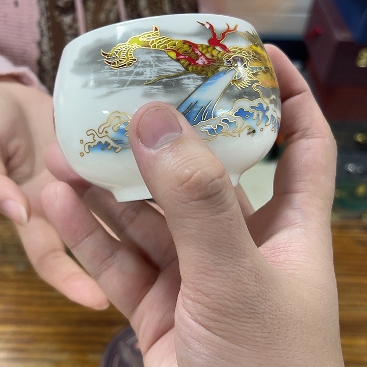 孤品茶具套装等。        