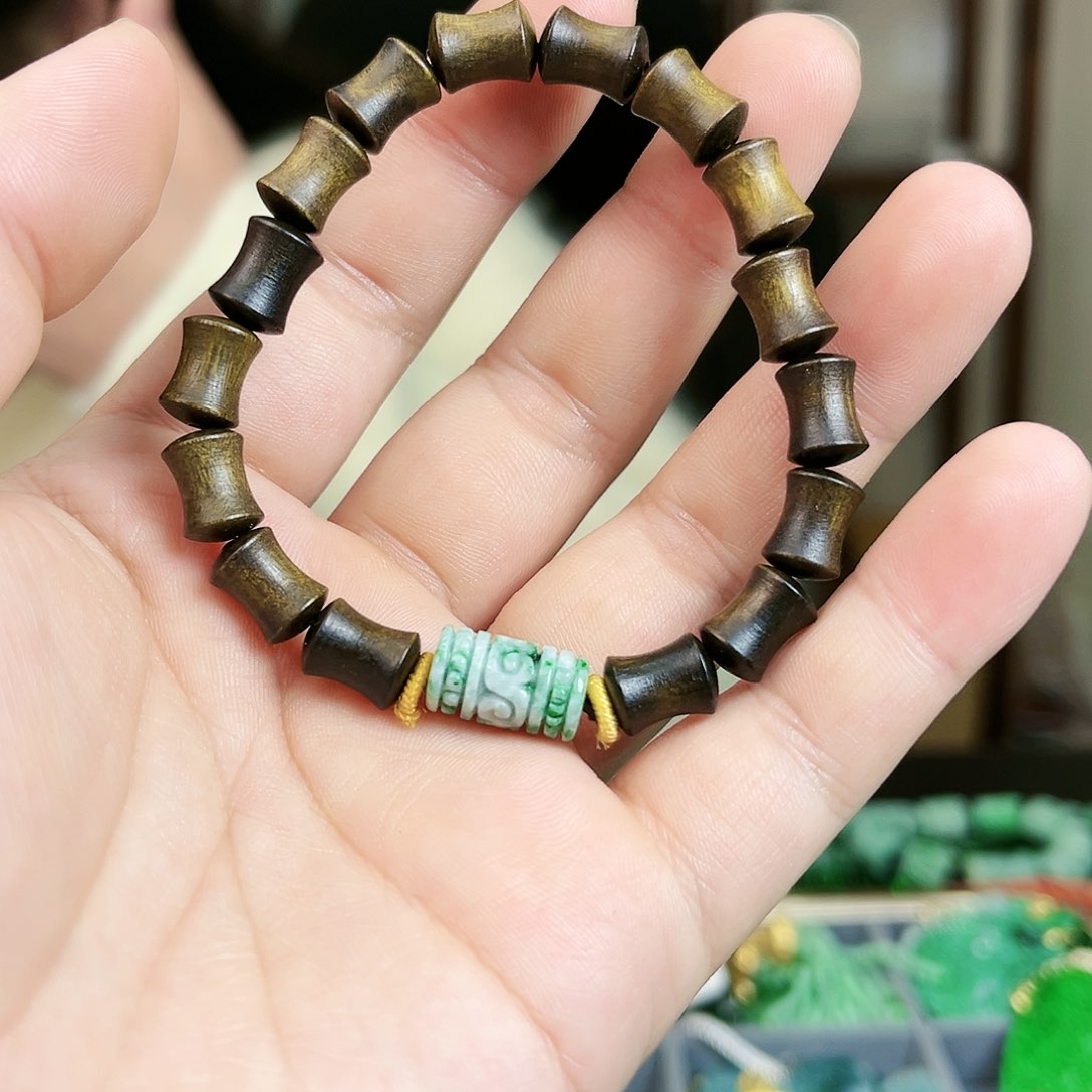翡翠颈饰未镶嵌手链