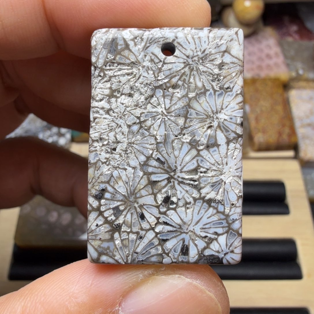 硅化玉未镶嵌纯天然色有机玉石保真色瑕疵特价不退换