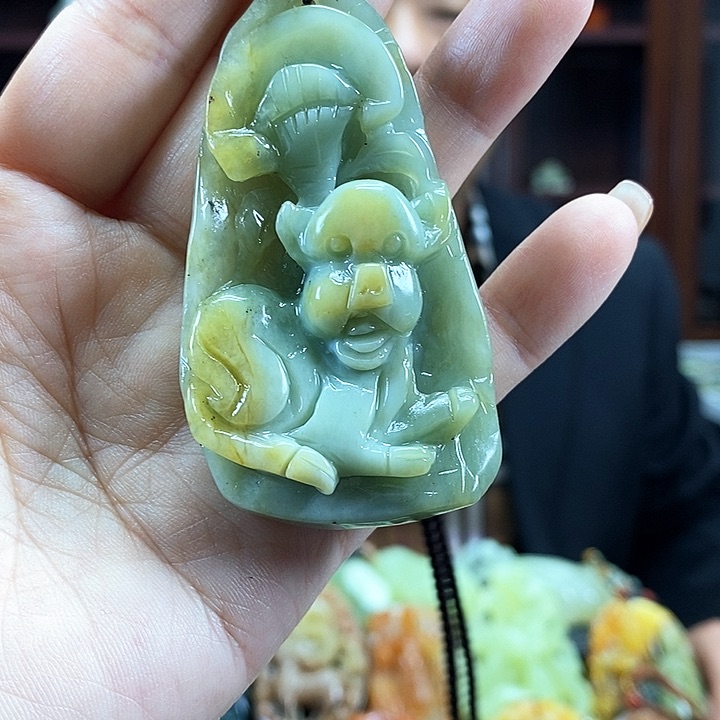 蛇纹石玉吊坠未镶嵌