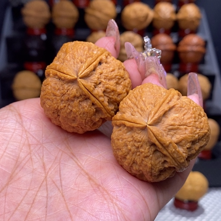 文玩核桃把件铁锤三棱23号