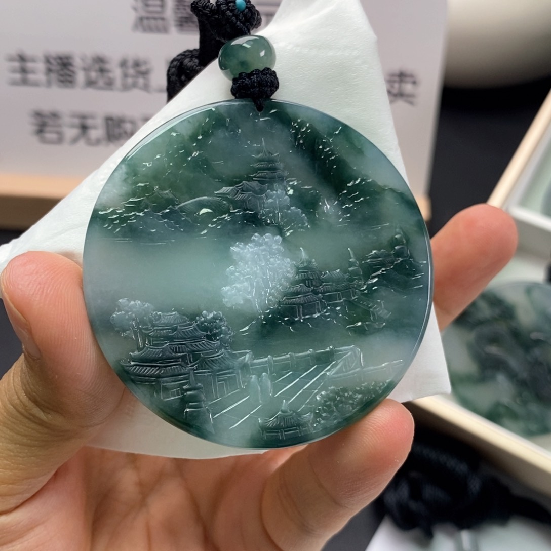 翡翠挂件未镶嵌翡翠