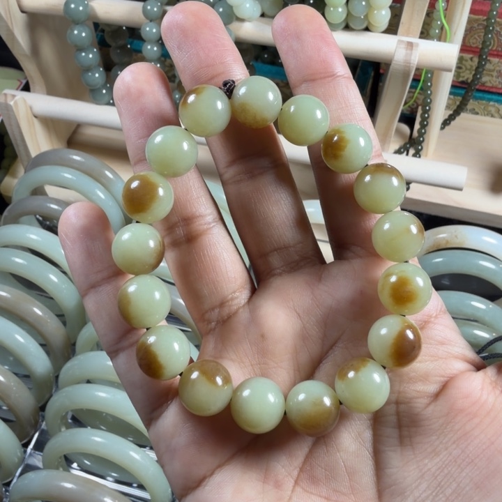 雨***沫和田玉（糖玉）未镶嵌手链