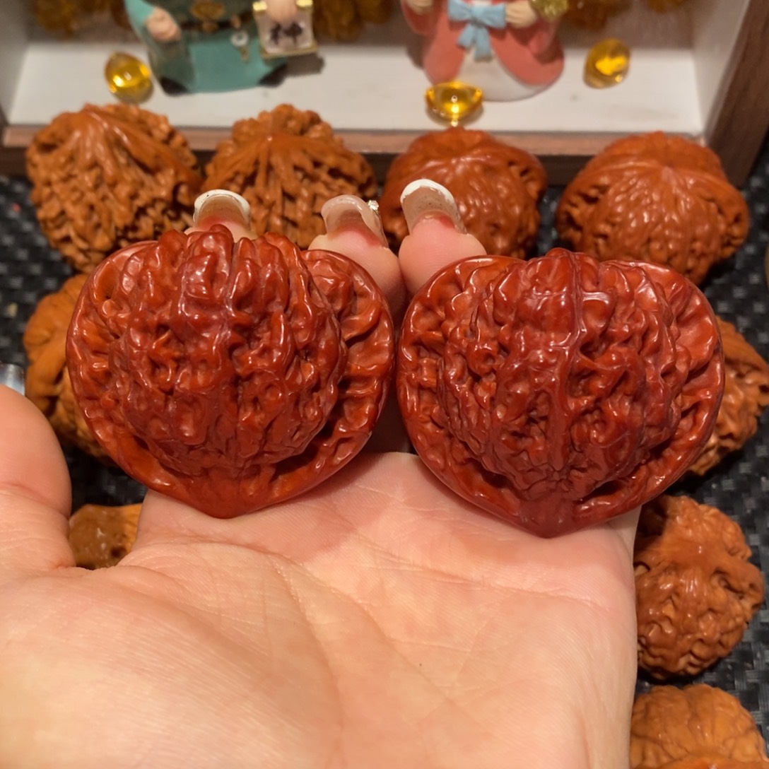 桃核吊坠49.8玉化官帽，0965