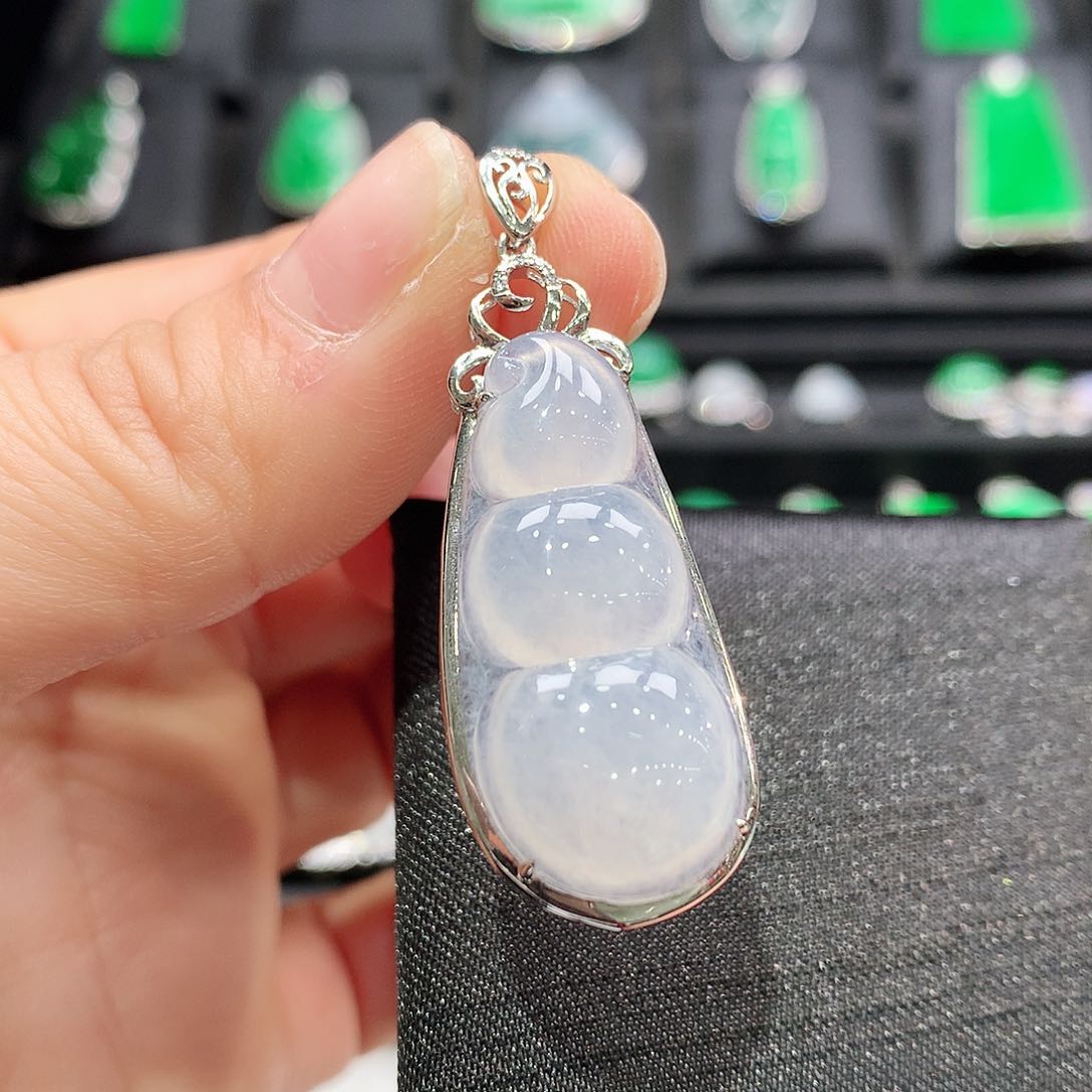 翡翠颈饰18K金镶嵌福豆