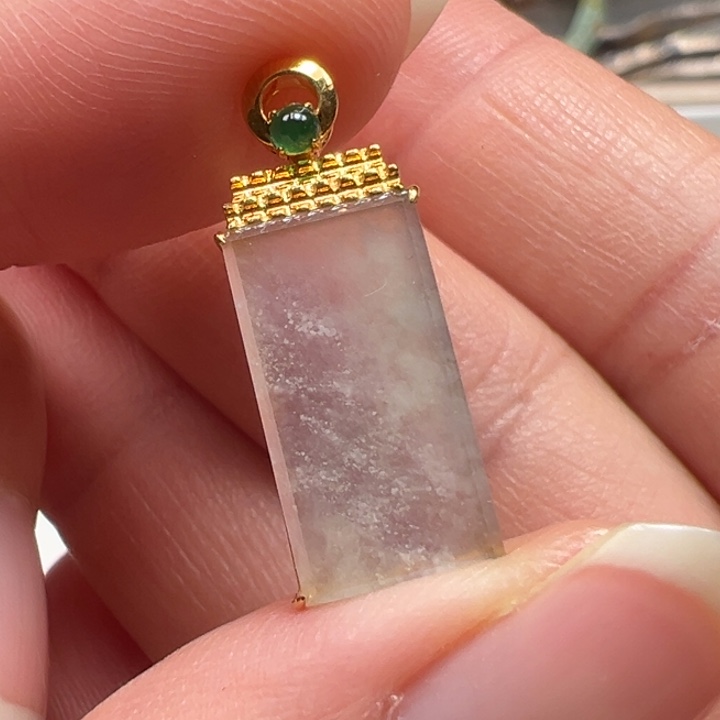 翡翠18K金镶嵌颈饰吊坠