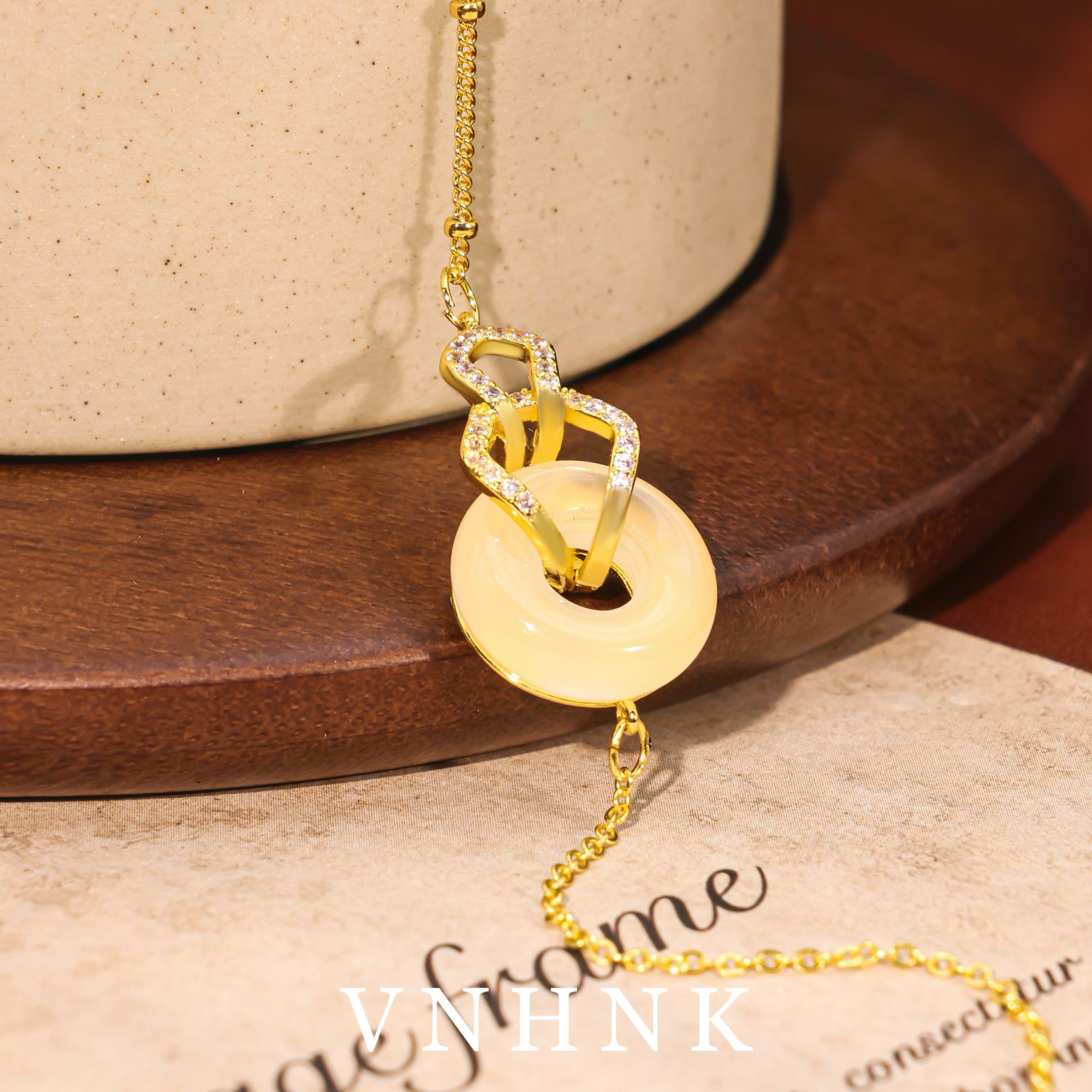 美可儿   N104    金色（21cm) 时尚黄玉髓手链