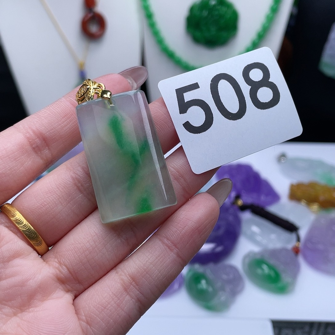 翡翠吊坠(赠链)未镶嵌