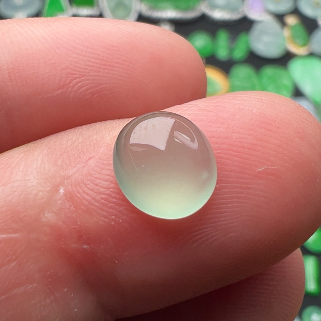 翡翠颈饰未镶嵌蛋面8.4