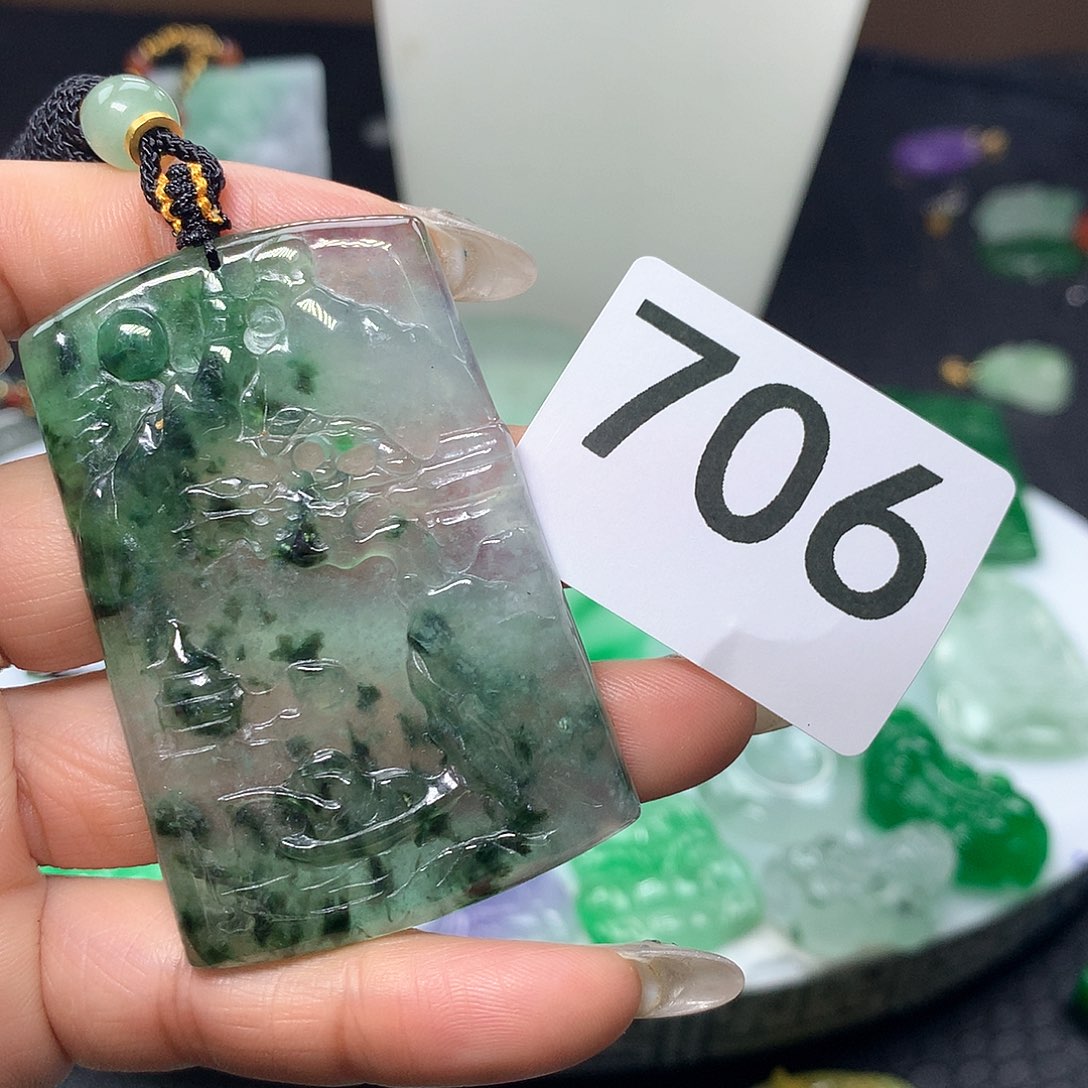 翡翠吊坠(赠链)未镶嵌