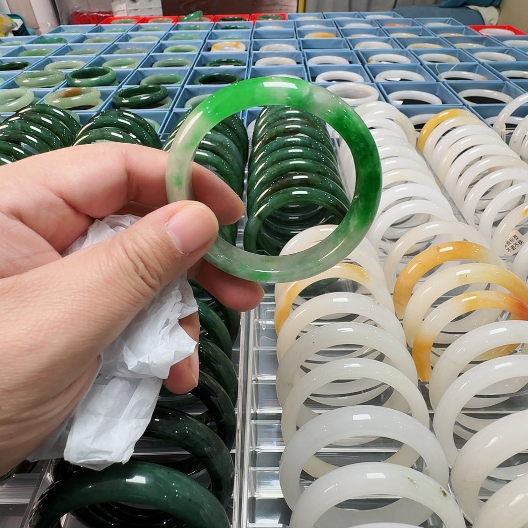 翡翠未镶嵌手镯免