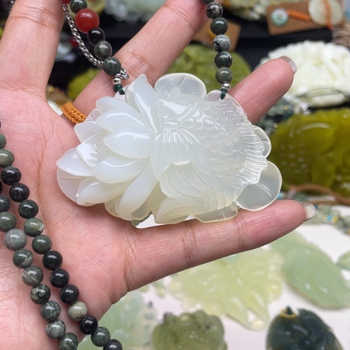 蛇纹石玉未镶嵌颈饰