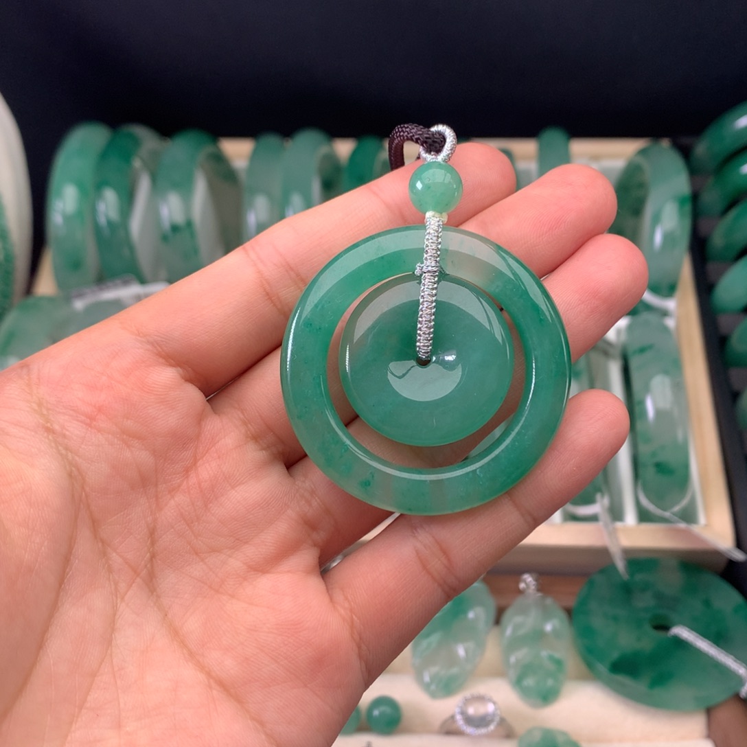 石英质玉（非洲翠）合金颈饰