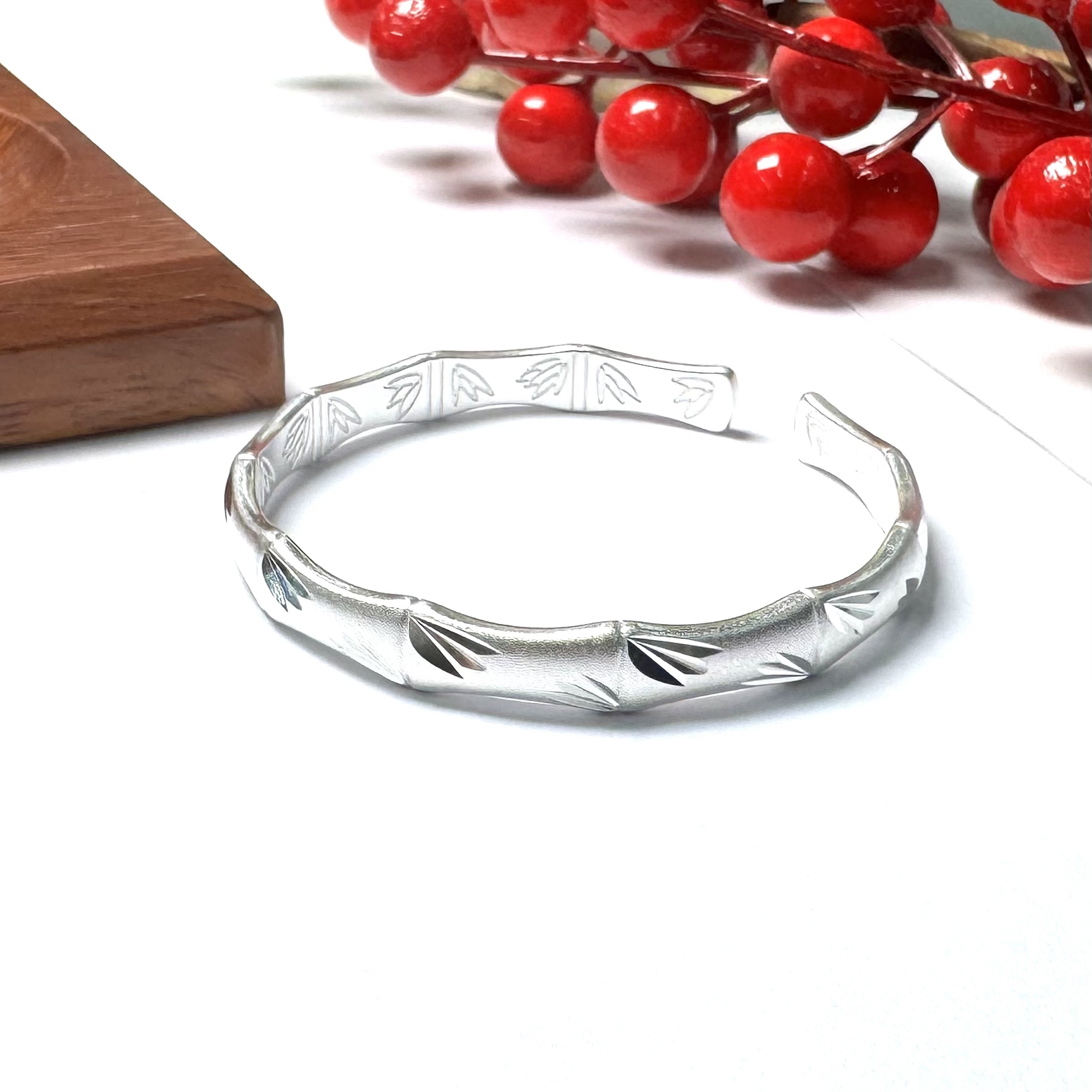 里外实心K24箔珍好物手镯t113